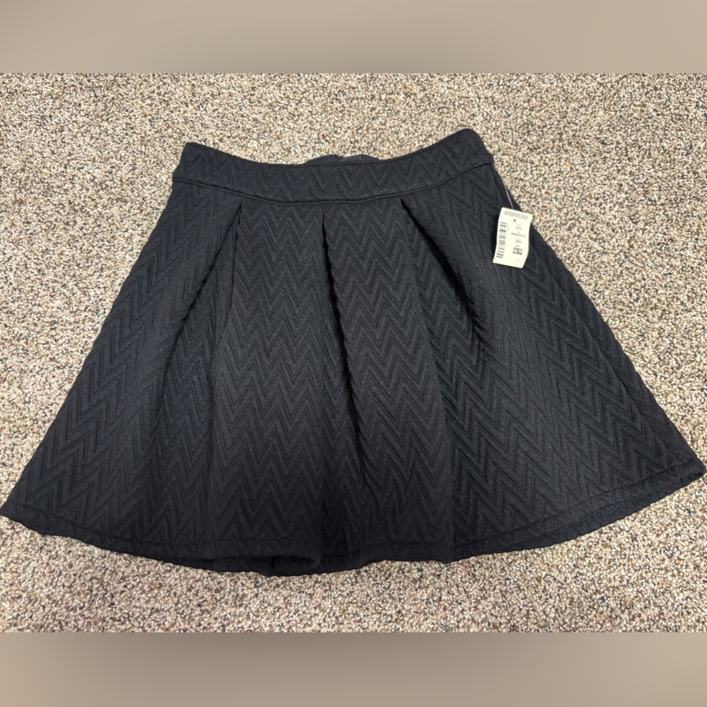 Aeropostale NWT XS Black textured Skirt with Zippered Back Closure
